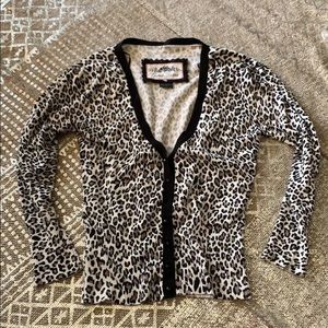⚠️ Guess Jeans Top Size Small with issue